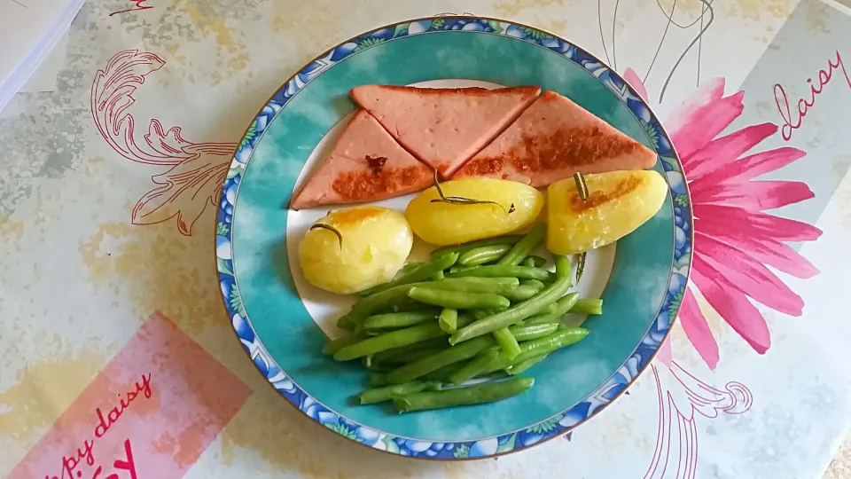 beans, potatoes and grilled meat|Najeskaさん