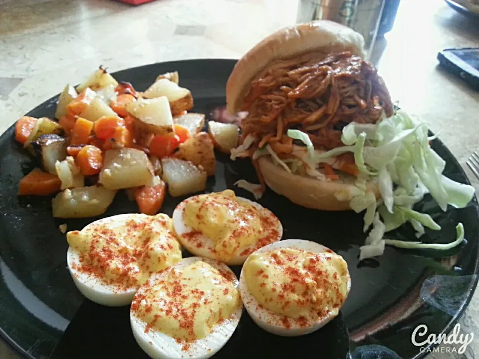 BBQ Pulled Chicken, Deviled Eggs & Hobo Packets|Courtney Alizabet Riess Handelさん