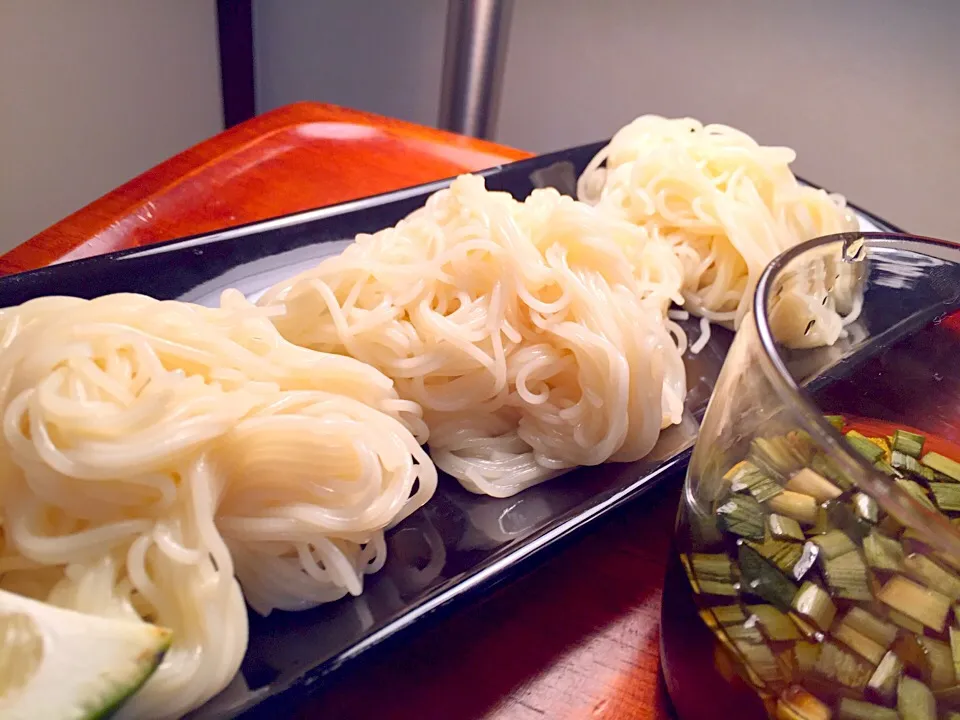 Snapdishの料理写真:hisoka7さんの料理 重曹×素麺=ツルツルモチモチ を作りました。あぁ！これはそうらーめんだぁ！！👍|松澤美穂さん