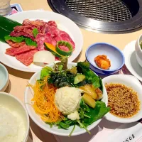 Snapdishの料理写真:肉ー🐮|めぐみさん