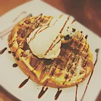 waffles w vanilla ice cream!|syafiqさん