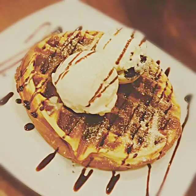 waffles w vanilla ice cream!|syafiqさん