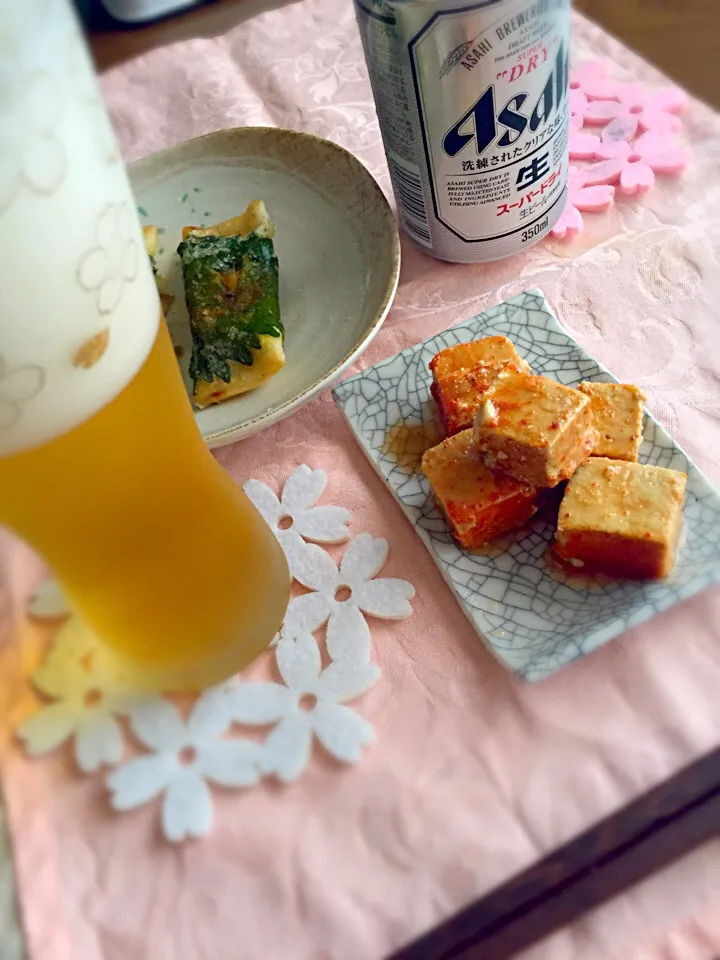 Snapdishの料理写真:辣腐乳とビール|Kazさん