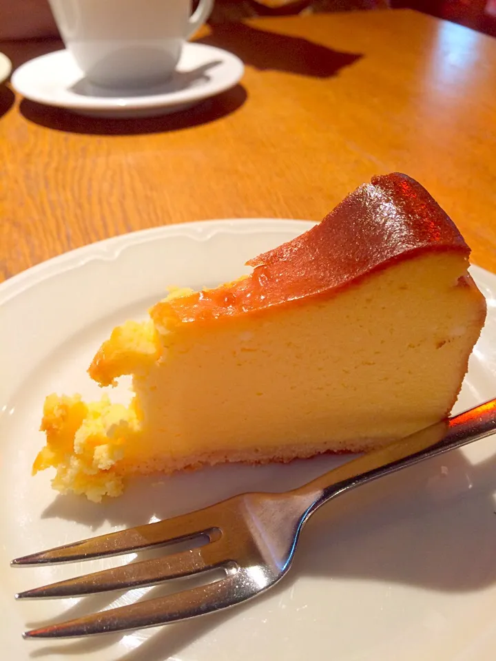 Snapdishの料理写真:濃厚ベイクドチーズケーキ|ともこさん