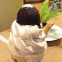 Fuji Apple and British Black Tea Ice Cream with Tapioca|Sam: photos by iPhoneさん