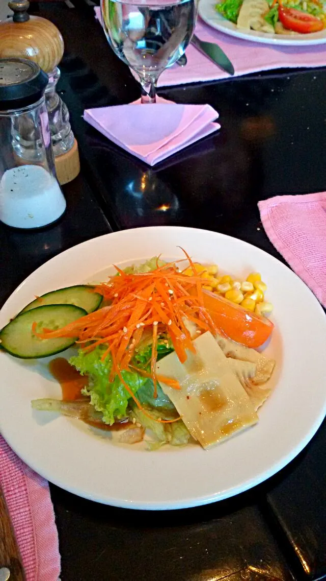 Snapdishの料理写真:Bambooshots Salad with Japanese dressing|萍萍さん