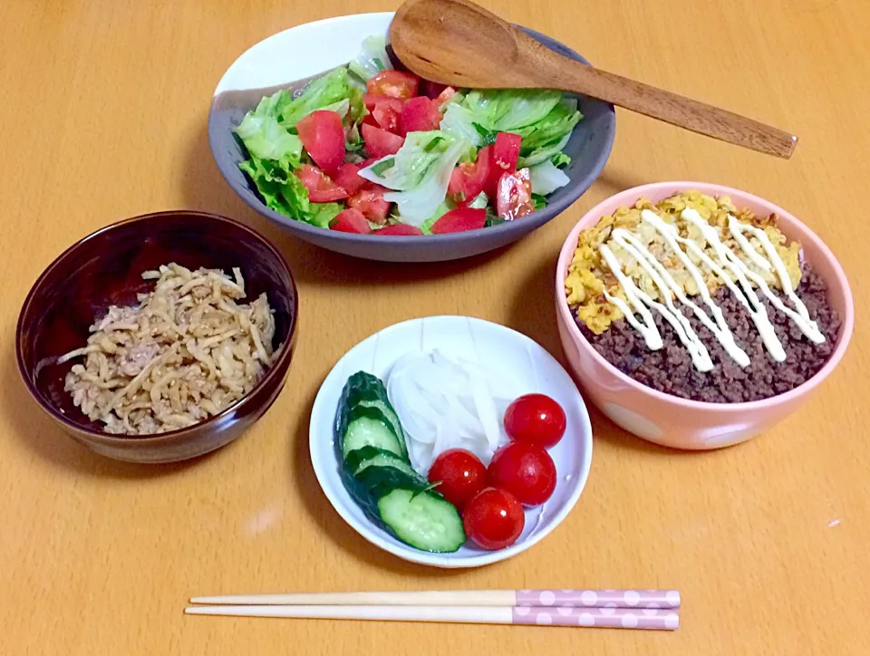 そぼろ丼と野菜たっぷり定食|食堂みずたまりさん