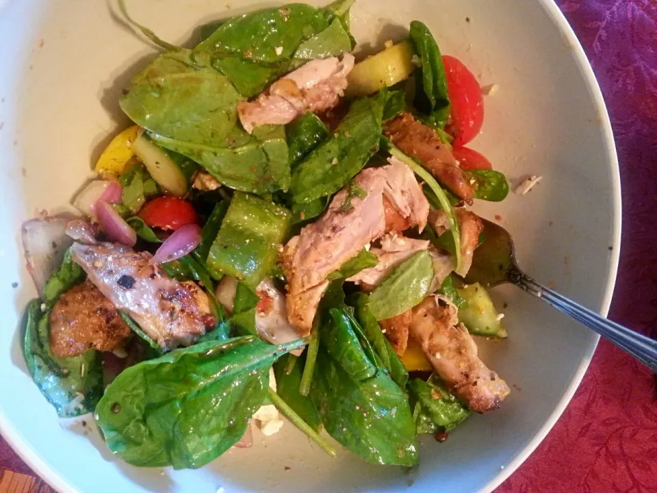 spinach greek salad with chicken!|Crystal Lemieuxさん