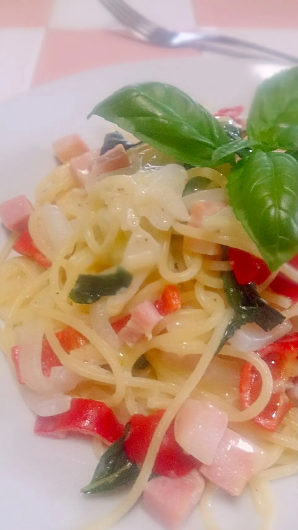 Snapdishの料理写真:べ－コンのバジルクリームパスタ #スパゲティ #クリームソース #バジル|かげさんキッチンさん