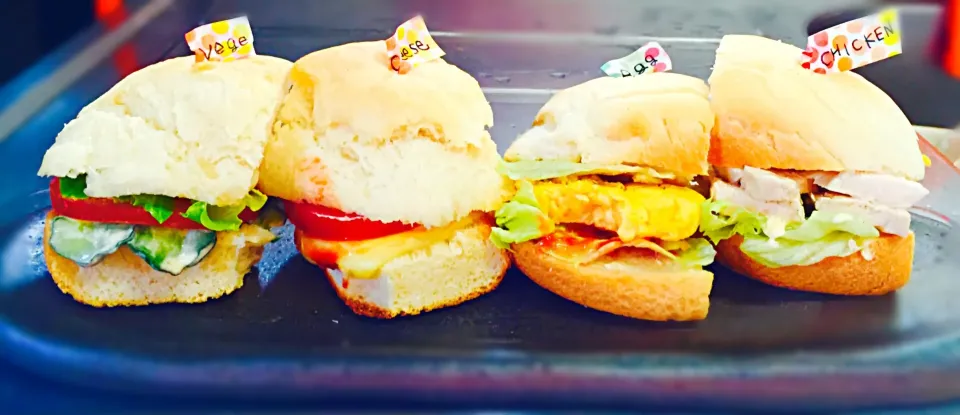 4種のミニバーガー＊chicken・egg・cheese・vege|ももこさん