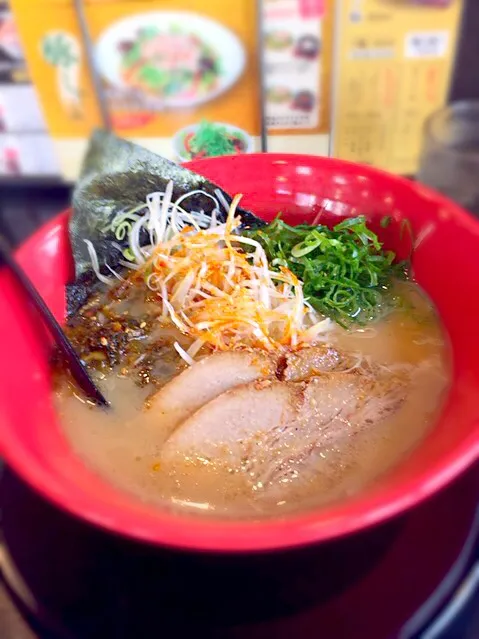 今日のお昼ご飯！豚骨ネギラーメン|yukaさん