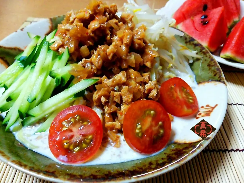 ✱油揚げの肉味噌風✱で
胡麻豆乳スープの冷製担々麺👲|真希さん