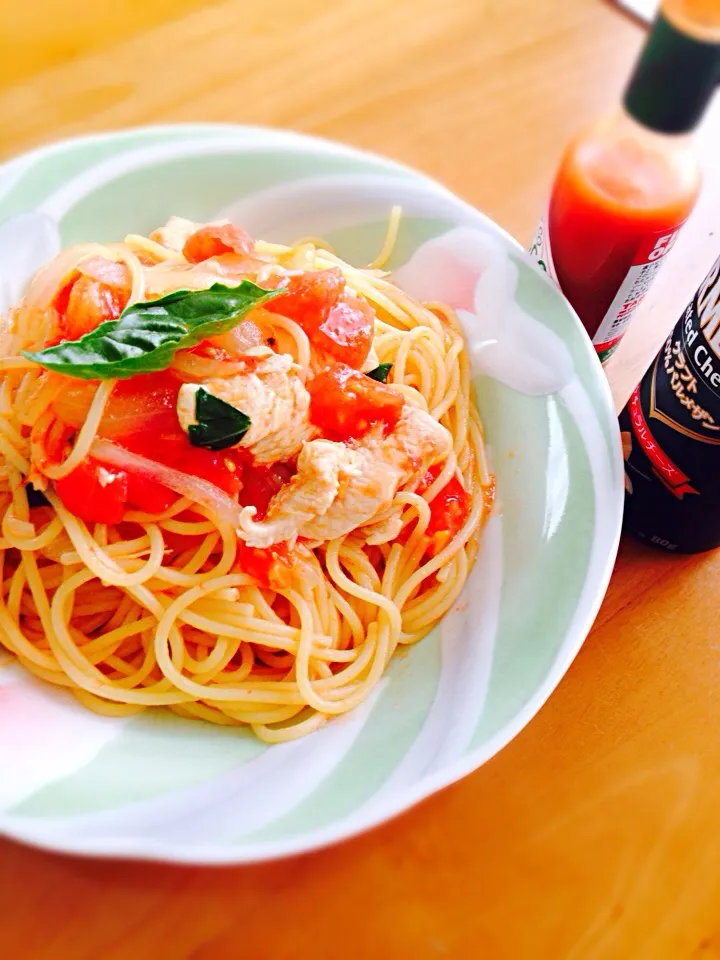 Snapdishの料理写真:鶏肉とトマトのパスタ🍅  バジル風味|Yu Yu mamaさん