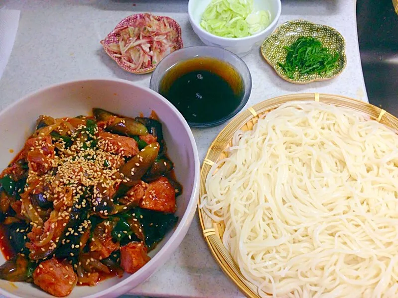 ナスとランチョンミートの辛炒めのそうめんセット＠自宅|Yasuhiro Koikeさん