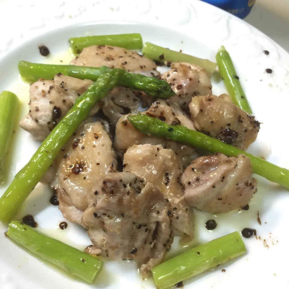 鳥もも肉のポワレ。バルサミコと柚子胡椒のソース。鶏ばっか食ってる。|織友さん