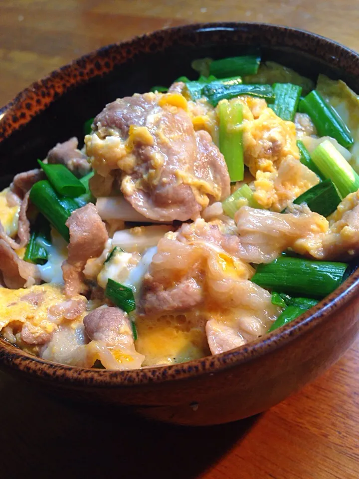 豚肉とネギの玉子とじ丼‼︎|ちなみんさん