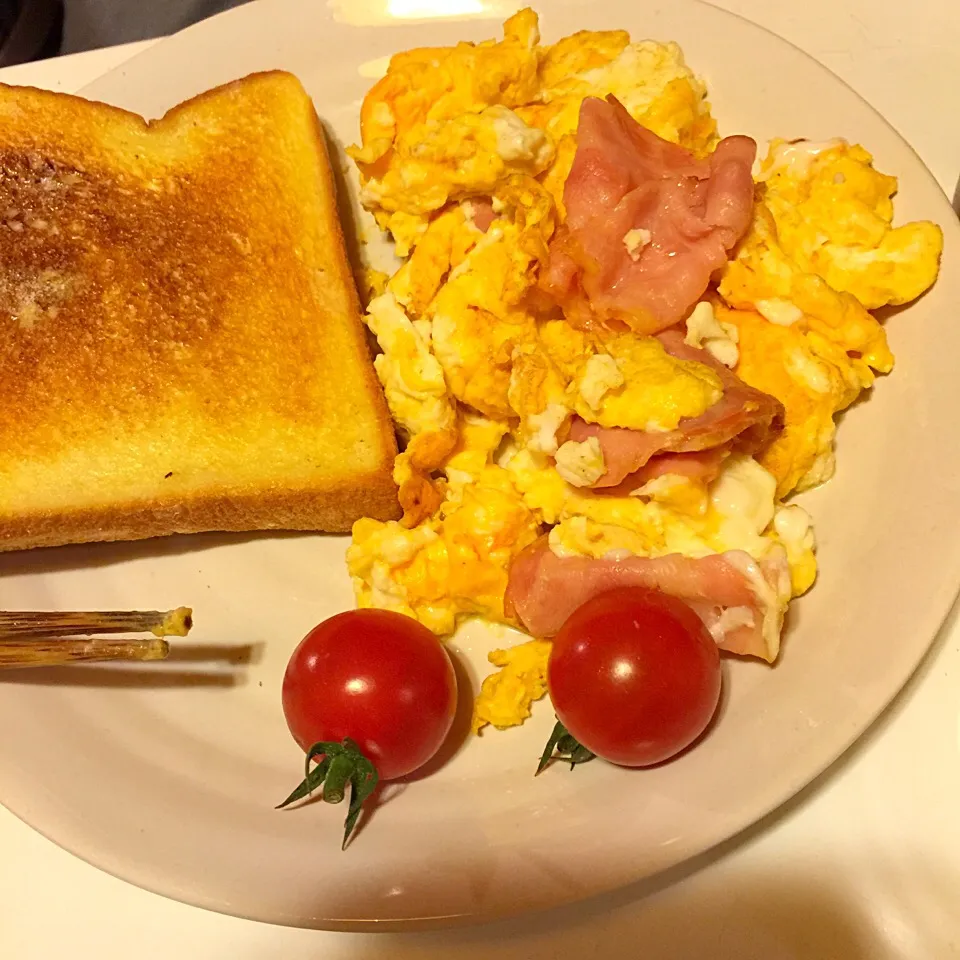 モーニングみたいな夕飯(◍•ڡ•◍)❤|いつみさん