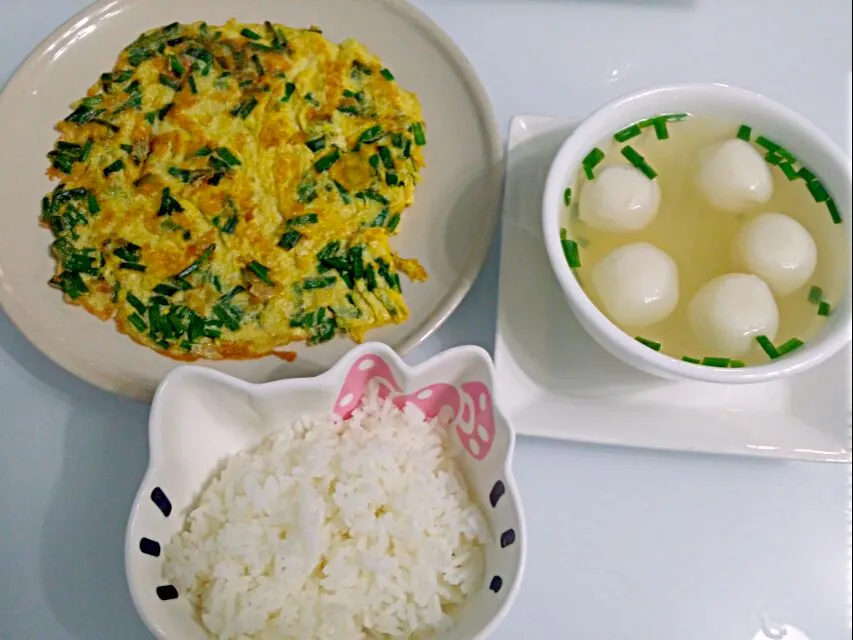 Snapdishの料理写真:Fishball soup♡Fried Egg Spring onion♡Steamed rice|🌷lynnlicious🌷さん