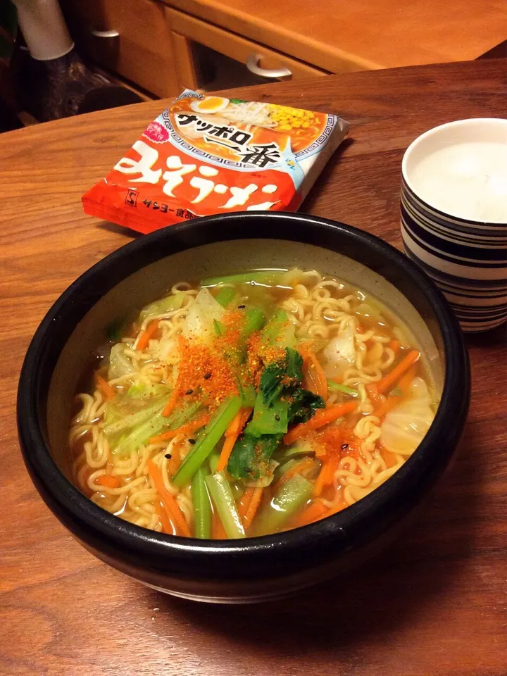 Snapdishの料理写真:サッポロ一番袋麺で野菜みそラーメン 2015.6.28|キラ姫さん