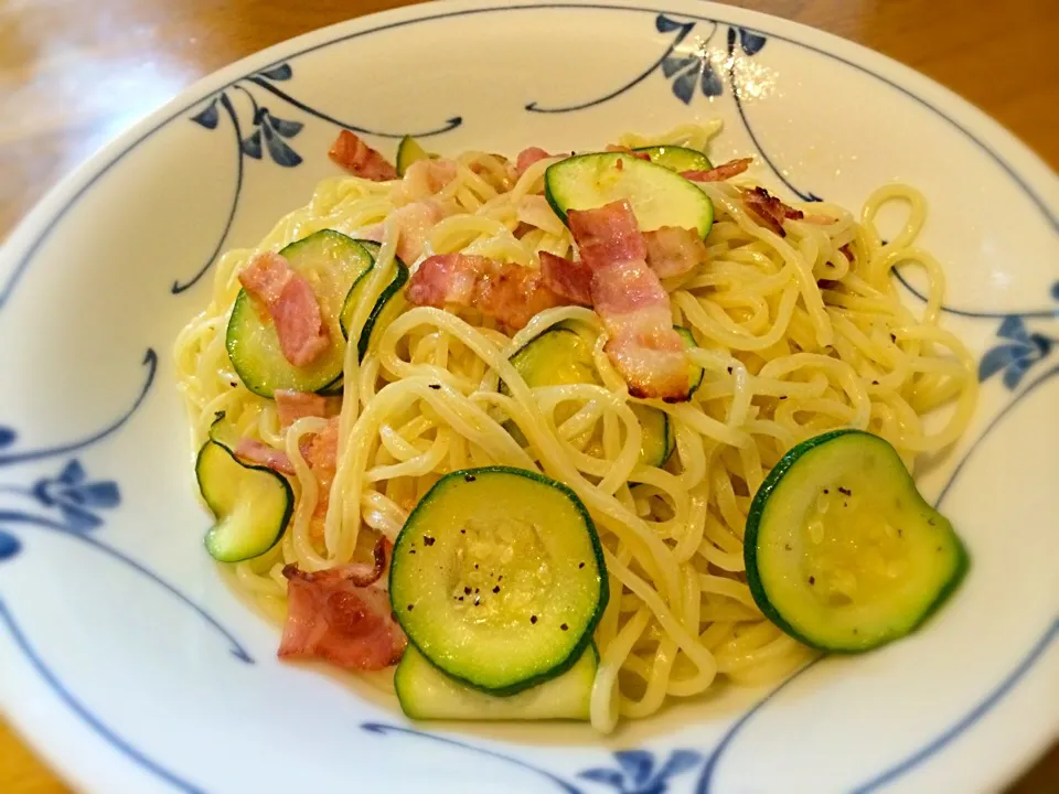 ズッキーニとベーコンの生パスタ|リフルシャッフルさん