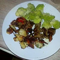 Steak& grilled potato salad with green calgfolwer|Byron Thomasさん