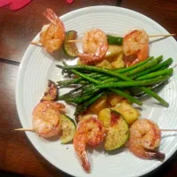 Shrimp kabobs with sour cream&onions potato&asparagus|Byron Thomasさん