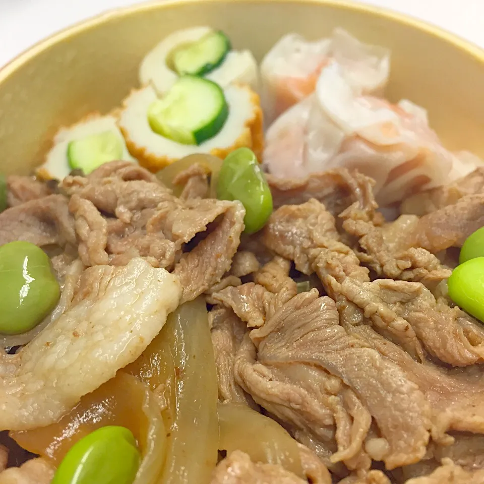 豚醤油焼き丼弁当とシュウマイ|中野忠さん