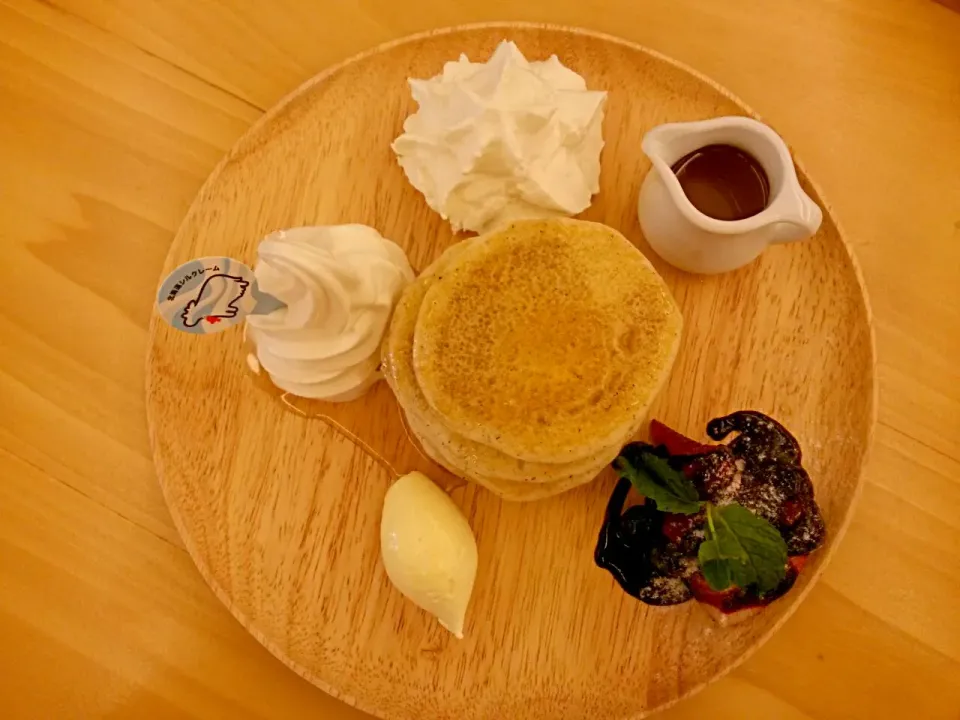 Pancake with mix Berries|Jeab Lertさん