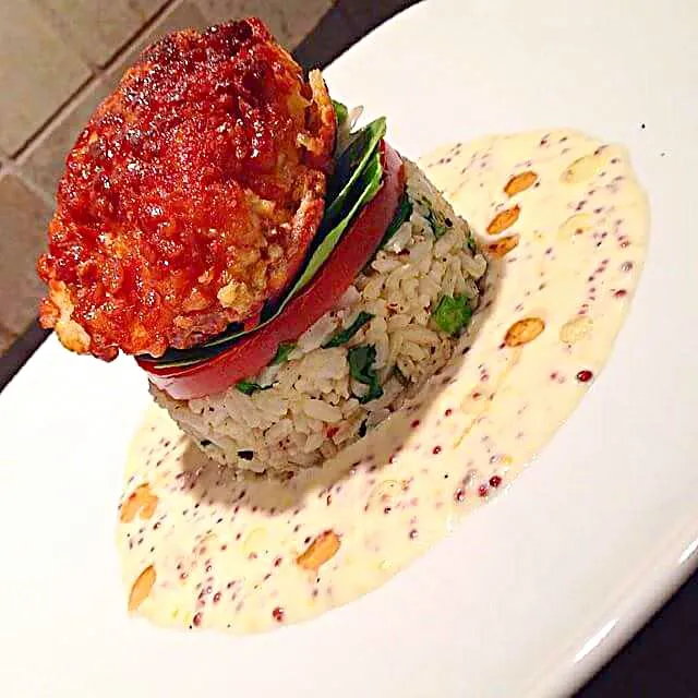 Snapdishの料理写真:Pretzel crusted chicken breast honey mustard cream sauce ,spinach, onion rice tomato|CHUENCHAIさん