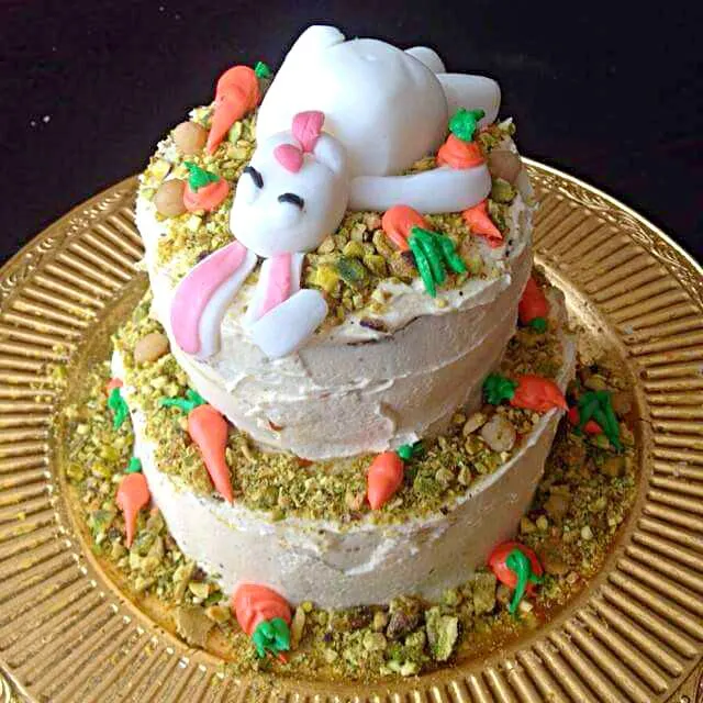 pistachio carrot cake with caramel frosting|CHUENCHAIさん