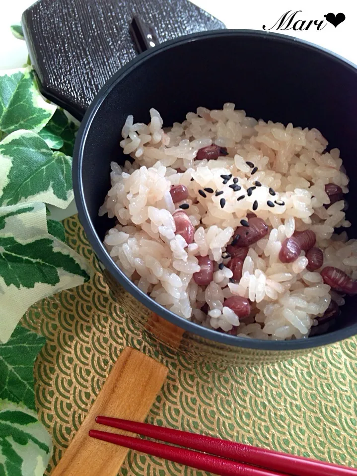 お鍋で簡単♥︎*小豆下茹で不要♩我が家のお赤飯|Mariさん