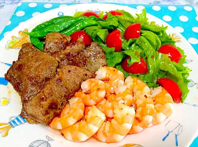 焼き豚レバーと茹で海老サラダ - Fried pork liver & boiled shrimp on salad 😋❤️✨|Liezlさん