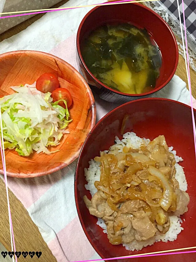 6/29(月)晩ごはん♡豚丼  大根とハムのサラダ  じゃがいもとわかめの味噌汁|⁑葉月⁑さん