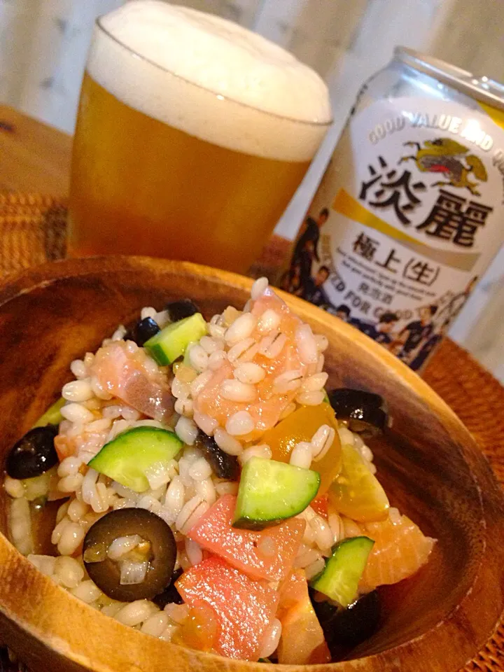 もち麦とサーモンの日向夏ドレッシングサラダ🍻麦のサラダに麦のお酒😋麦大好き〜😆|アイさん