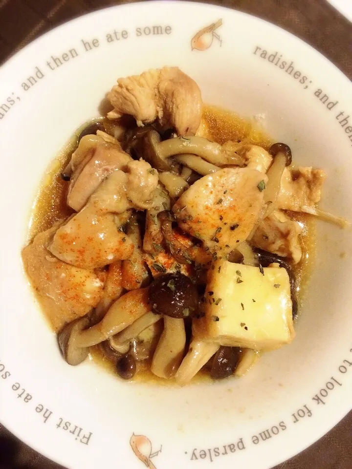 厚揚げ、鶏肉、しめじの甘辛煮
Spicy cooked tofu, chicken and mushroom 
#煮物 #和食 #japanesecuisine|emi tanakaさん