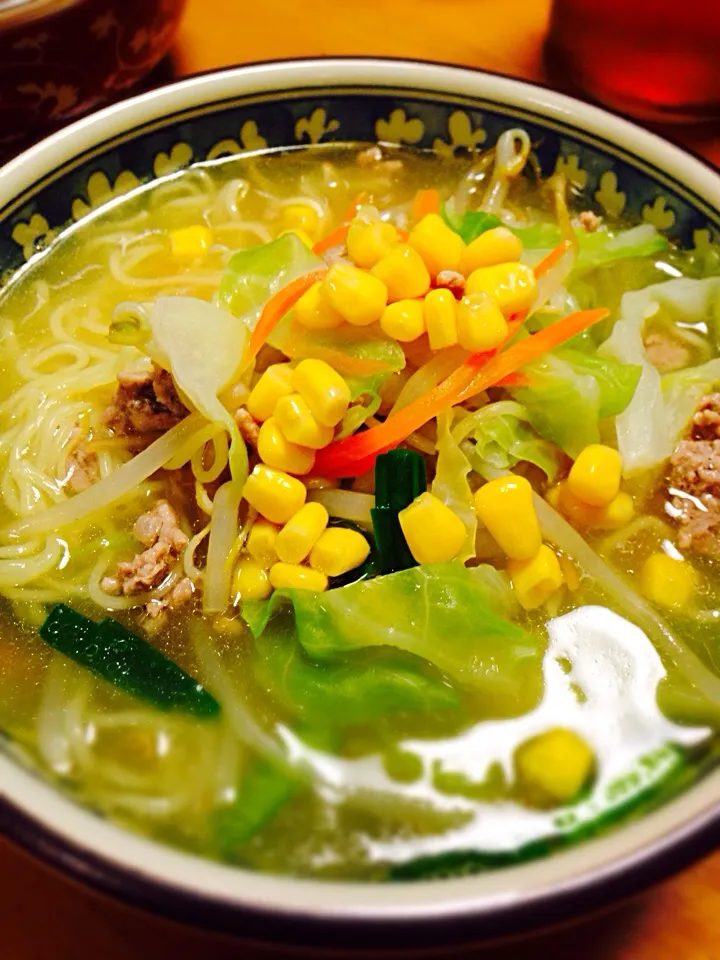 Snapdishの料理写真:あっさり夕飯のタンメン🍜  ベースはマルちゃん〈昔ながらの中華そば・しお味〉|Yu Yu mamaさん