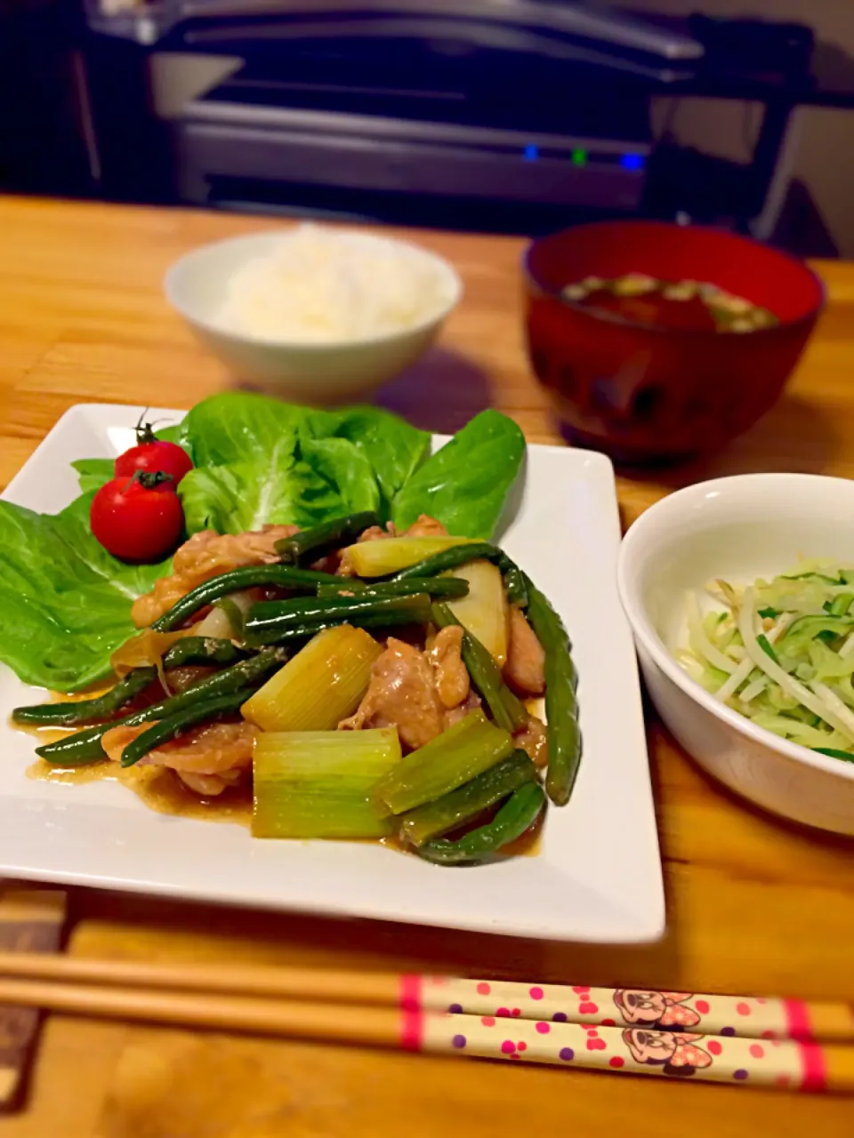 Snapdishの料理写真:鶏の照り焼きと、きゅうりともやしのごま油炒め♪♪|うーろんさん