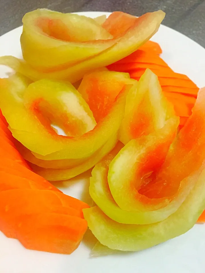 Watermelon rind and carrot homemade pickles|Laarni Nabongさん