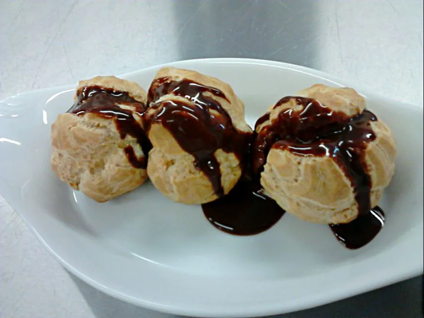 profiteroles with chocolate sauce|tessさん