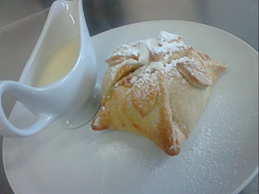 Apple dumplings with custard sauce|tessさん