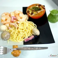 ほうれん草クリームパスタ、トマト焼きチーズ乗せ|Annieさん