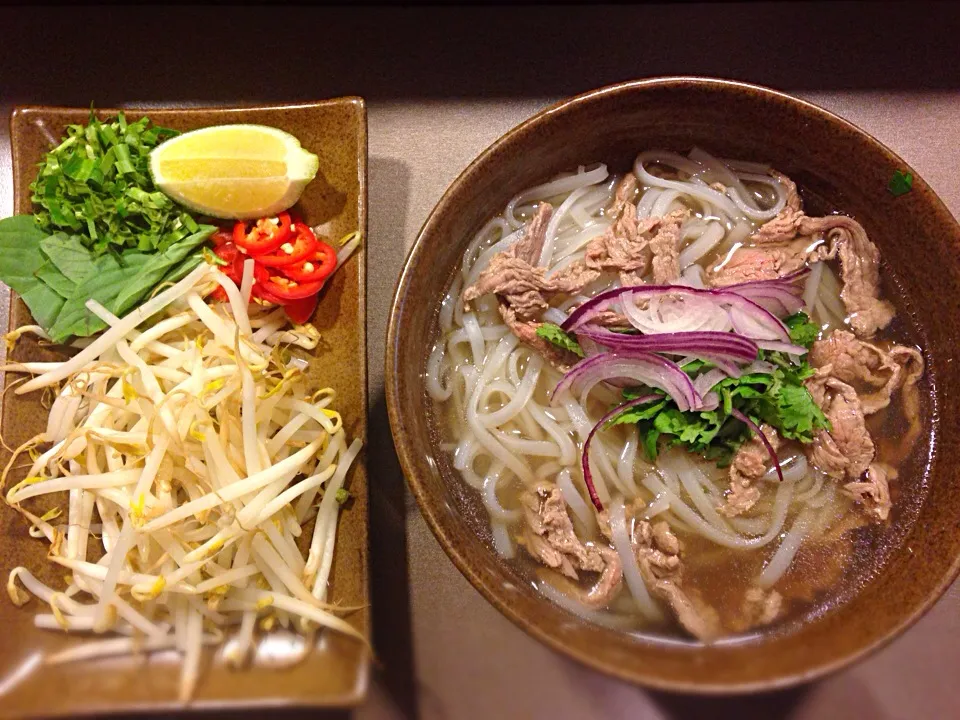 Traditional Vietnamese Rice Noodle Soup with Beef|March☀さん