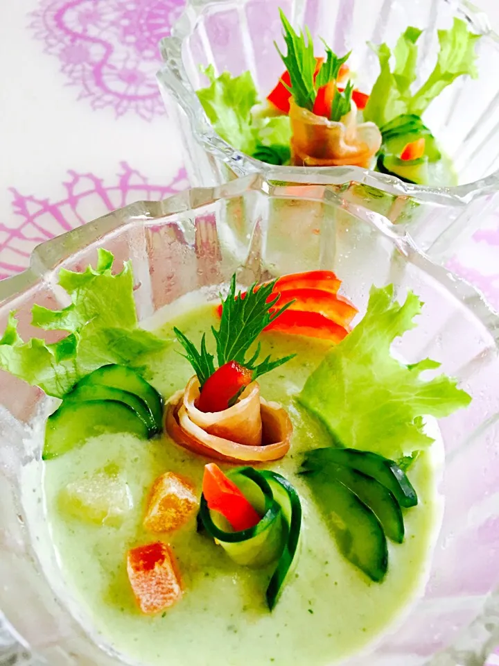 まちまちこさんの料理 Gazpacho  火を使わないでできる〜♪ ヨーグルトとキュウリのスープ|クッキーさん