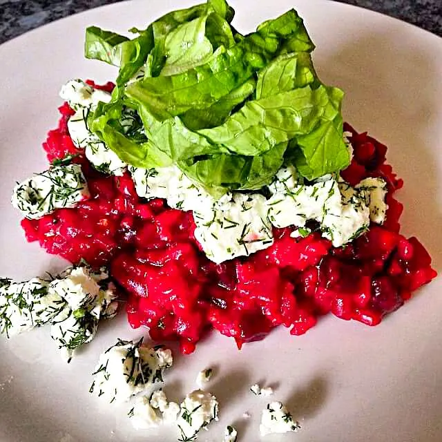 Spicy beet root and feta risotto.|CHUENCHAIさん