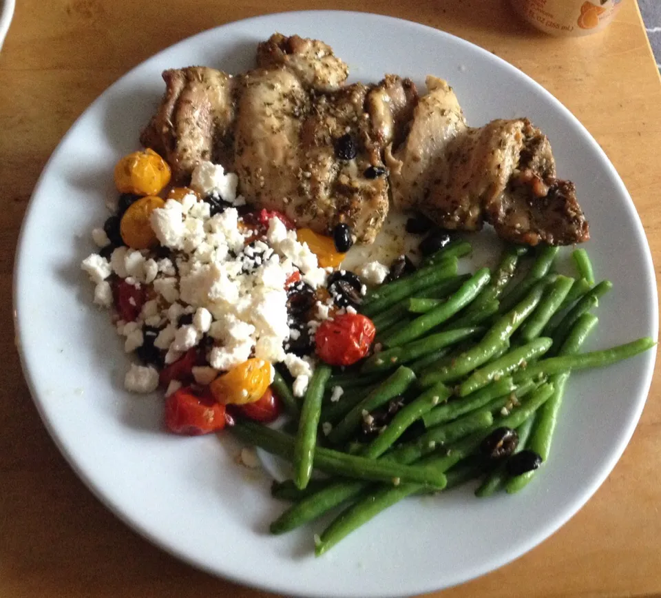 Snapdishの料理写真:Greek chicken with roasted tomatoes, feta, and green beans|ernest ristiさん