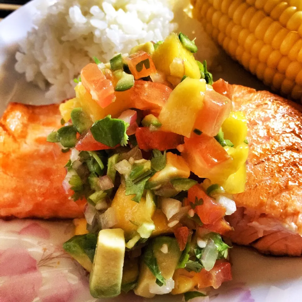 Snapdishの料理写真:Salmon With Mango Salsa|mamaeriさん