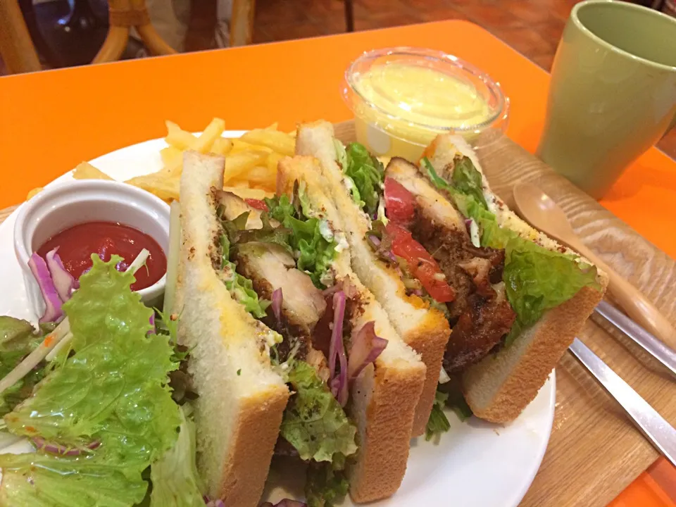 ジャマイカ料理ジャーク・チキン・サンド(Jamaican Jerk Chicken Sandwich)@池袋Sakura Cafe|juneshunさん