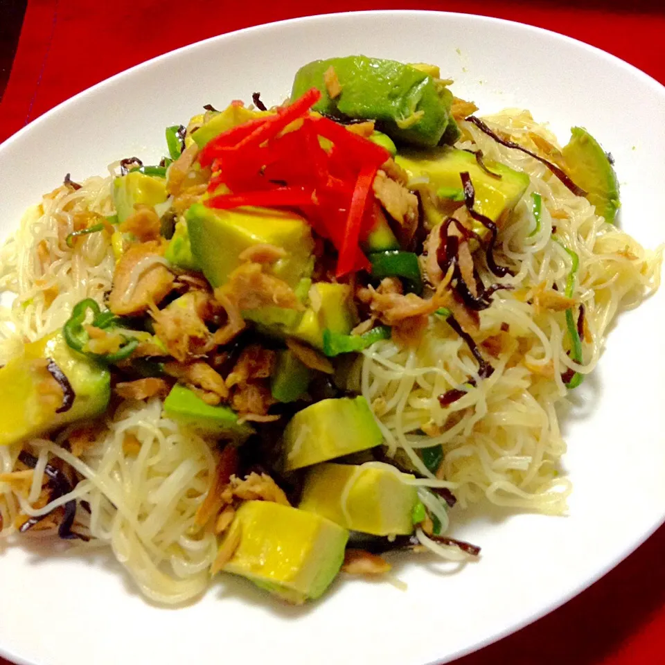 🌴アボカドとツナと塩昆布のソーメンチャンプルー🌴 Avocado, Tuna and Salted sea tangle with fried noodles.|yorikoさん