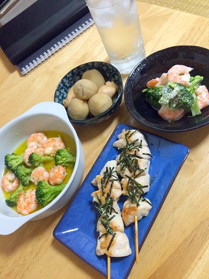 アヒージョ、ささみ串、海老サラダ、里芋煮|やまださん