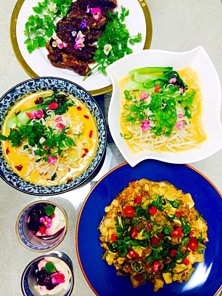 今日の食べられるお花を飾った中華♡手打ち刀削麺！|いしいまきさん